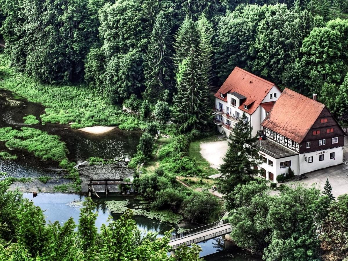 Hotel-Gasthof Neumuehle Kreenheinstetten エクステリア 写真